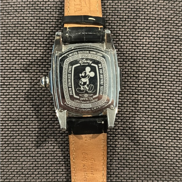 Disney Invicta Mickey Mouse bubble dial watch - Picture 3 of 3